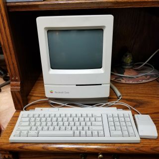 Apple Macintosh Classic M1420 Computer Vintage 1990’s W/ Mouse/keyboard