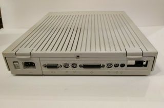 ON DISPLAY Apple Macintosh Performa 476 (Quadra 605) 4