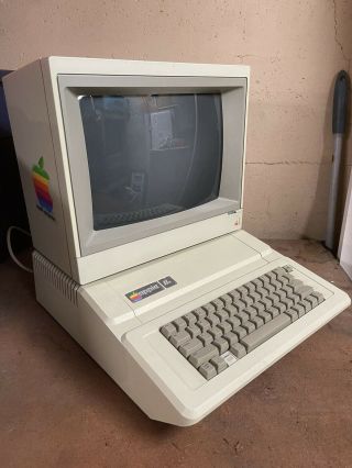 Apple iie Computer with Monitor,  Base,  Drive,  Discs,  Joystick and Accessories 4