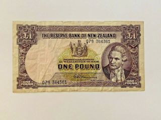 1956 - 67 Zealand One Pound Note Bank Of Zealand 079 364361 Fleming