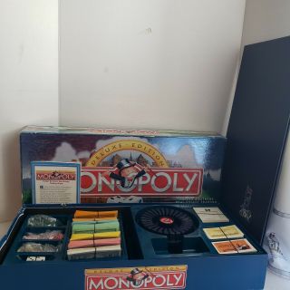 1995 Deluxe Edition Monopoly The Parker Brothers Board Game.  Complete