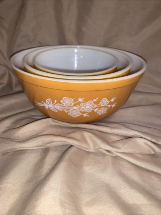 Vintage Pyrex Nesting Mixing Bowls 401 402 403 Orange Yellow Set Of 3 – Floral