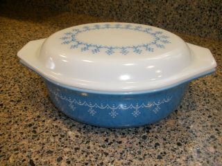 Vintage Pyrex 043 Oval Casserole Dish With Lid 1.  5 Qt Ovenware Snowflake Garland