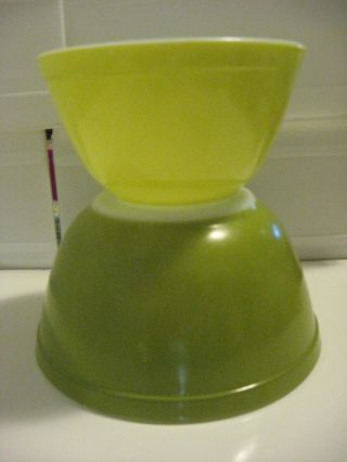 Vintage Pyrex " Verde Green " Avocado Nesting Mixing Bowls 401 & 402