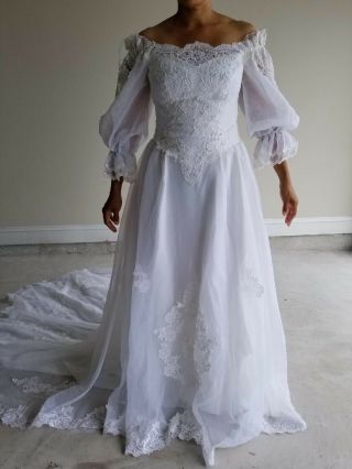 Vintage Wedding Gown White Off Shoulder Size 8 Bustles Or Train