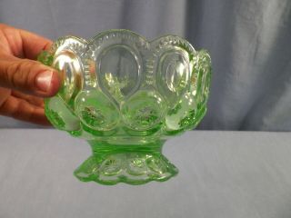 L.  E.  Smith Lime Green Glass Moon & Stars Footed Bowl Candy Dish 2