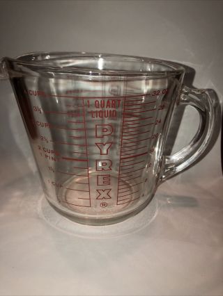 Vintage Pyrex 1 Quart/4 Cup Measuring Glass Closed D Handle
