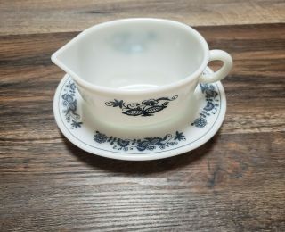 Vintage Pyrex Old Town Blue Onion Gravy Boat W/ Underplate Corning