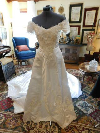 Slipper Satin/alencon Lace " Alfred Angelo " Vintage Off/shoulder Wedding Gown S4
