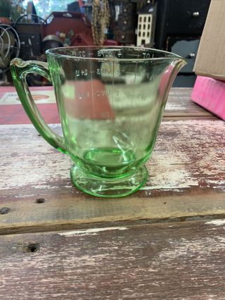VINTAGE GREEN DEPRESSION URANIUM GLASS 1 QUART 4 CUP FOOTED MEASURING CUP 2
