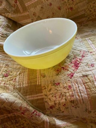 Vintage Pyrex Yellow Large Nesting Mixing Bowl 4 Quart/404 Primary Color