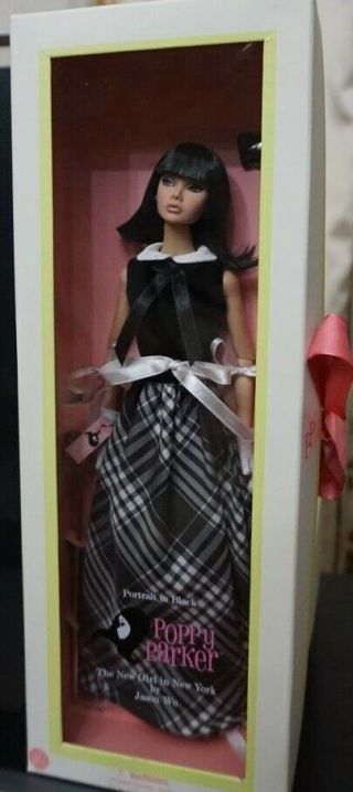 FR doll Portrait In Black Poppy Parker NRFB 4
