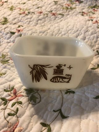 Vintage Pyrex 501 B 1.  5 Cup Early American Refrigerator Dish Bowl Milk Glass