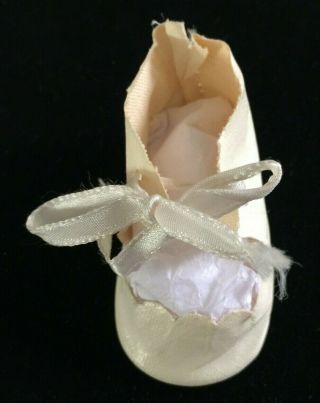 Vintage Terri Lee Oilcloth Doll Shoe (single) Off - White Doll Tie Shoe 2.  5 " X1.  25 "