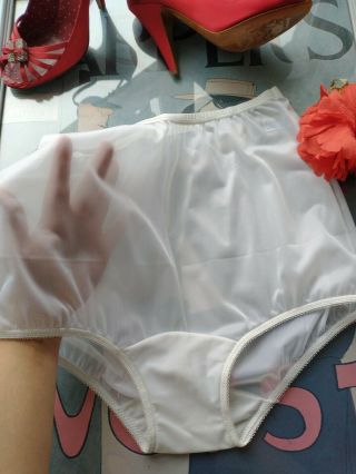 Vanity Fair Vintage Extra Sheer White Nylon Panties - Sm/md Size 5 W:28 " H:40 "