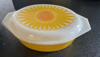 Vintage Pyrex Yellow Oval Casserole Dish W Sunflower Lid 2 1/2 Qt.