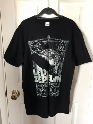 Led Zeppelin T - Shirt Size Large - Led Zeppelin Hindenburg Design