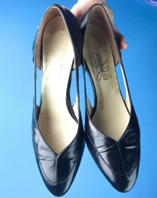 JOHANSEN vtg 40s 50s NIB/NOS Unworn Black Leather cut - out petal heels 9.  5 N 3