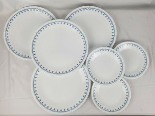 Set Of 7 Vintage Corelle Snowflake Blue Garland Dinner (4) & Bread Plates (3)