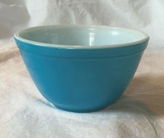A Vintage Pyrex Small 3 - 1/4 Tall Turquoise Blue Mixing Bowl 1 - 1/2 Pt 401