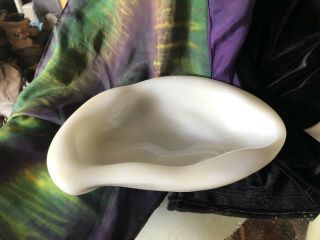 Vintage Blenko Mid - Century Freeform Amoeba Art Glass Bowl Ashtray Milk Glass
