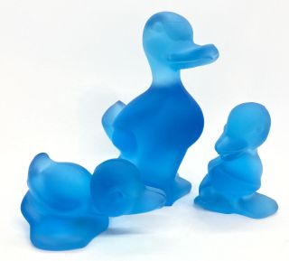 Vintage Fostoria Blue Frosted Glass Mother Duck And 2 Babies 4”