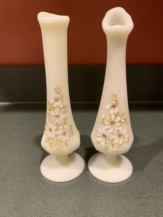 Pair Fenton Custard Glass Swung Bud Vases White Flowers Daisy