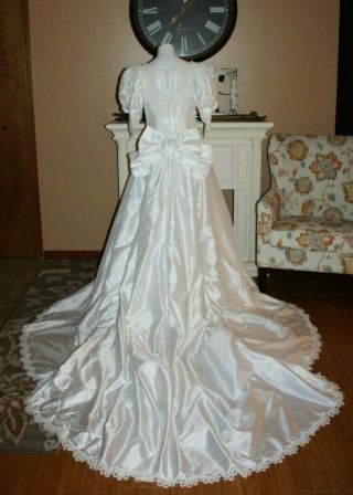 Vintage Beaded Short Sleeve Wedding Gown/dress With Ruched Train Size 12