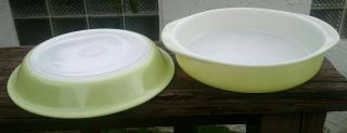 Pyrex Lime Green 8 1/2 " Wide Pie Plate 209 And Cake Plate 221 Usa – Vintage