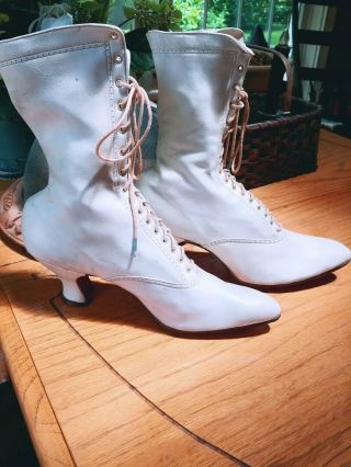Look Fancy Eyelet Antique Victorian White Kid Leather High Top Lace - Up Shoe Boot