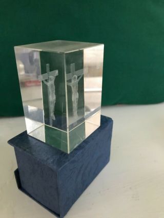 Jesus On The Cross Laser Etched Crystal Clear Glass 3d Cube Paperweight 3 " - 2 "