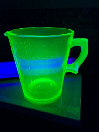 Depression Hazel Atlas Vaseline Green Glass 4 Cup Measuring - Pitcher