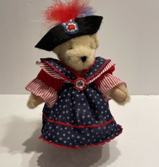 Muffy Vanderbear Yankee Doodle Includes Doll Stand Euc