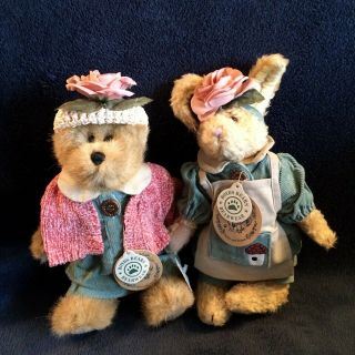 BOYDS BEARS 8” Bailey & Emily Babbit in green corduroy and fancy rose hats 3