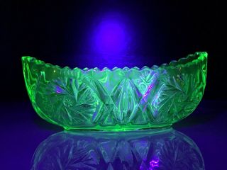 Vintage Davidson Art Deco Green Uranium Glass Curved Boat Shape Dish