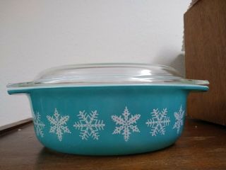 Pyrex Turquoise Snowflake Covered Casserole 1 1/2 Quart 043 Vintage Tiny Chip