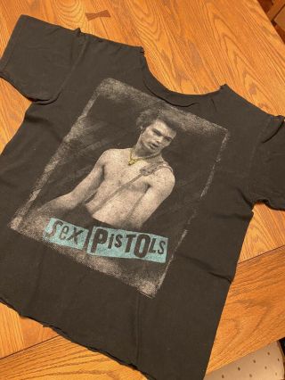 Unisex Sex Pistols Sid Vicious Tee T Shirt Black Torn Neck & Hem Euc