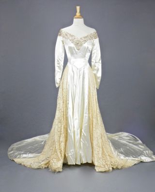 Vintage 1940s Ivory Satin Lace Long Sleeve Wedding Dress Gown Cathedral Train