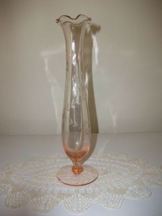 Vintage Pink Depression Glass Blown & Etched Bud Vase - 9.  5 " H