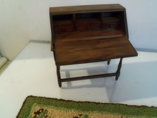 Vtg 1:12 Dollhouse Miniature slant top desk and hand made rug 3