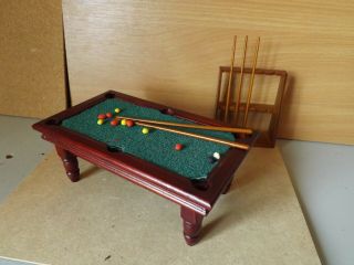 Dolls House Snooker Pool Table With 5 Cues Rack And Balls 1/12 Scale