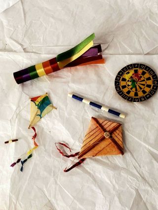 1:12 Vintage Kites Dart Board Wind Sock Outdoor Activities Dollhouse Miniatures