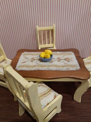 Dollhouse Miniature 1:12 Wood & Yellow Table And Chairs With Matching Table. 3