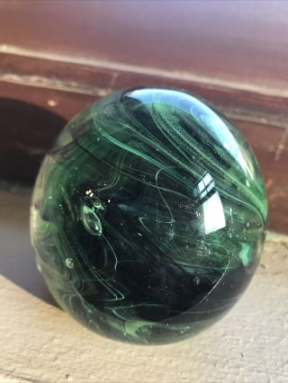 Vintage Kerry Green & Black Swirl Art Glass Globe Paperweight 2.  75 " X 2 " Excell