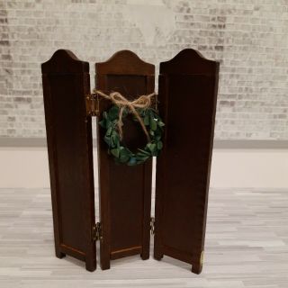 Dollhouse Miniatures 1:12 Wood Room Divider &wreath