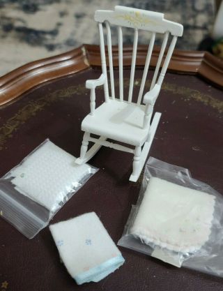 Dollhouse Miniature 1:12 White Nursery Rocking Chair And Baby Blankets