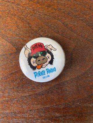 Vintage Pirate Radio Los Angeles 100.  3 Fm Party Pig Button Pin Hard Rock Metal