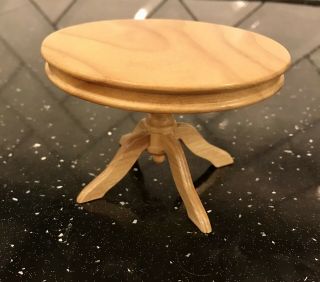 Dolls House Miniatures 1/12th Scale Light Oak Effect Round Dining Table