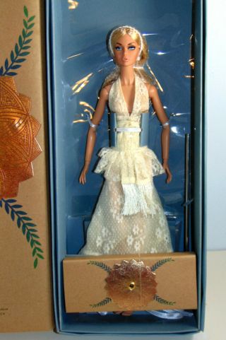 POPPY PARKER SOUVENIR DOLL - SUMMER OF LOVE NRFB 2018 IFDC CONVENTION INTEGRITY 2