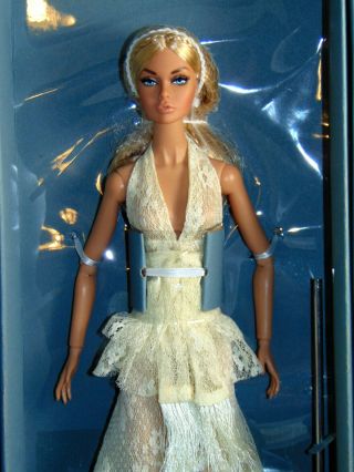 POPPY PARKER SOUVENIR DOLL - SUMMER OF LOVE NRFB 2018 IFDC CONVENTION INTEGRITY 3